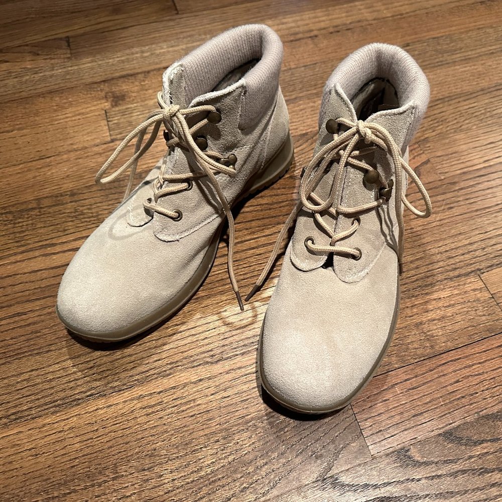 WANDERLUST Gray/Tan Suede Lace Up Ankle Boots ~ Size 11N